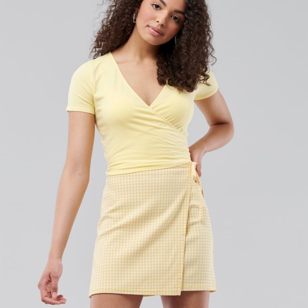 Hollister's Must-Have Multi-Way Wrap Top in Yellow 3 Ways to Wear